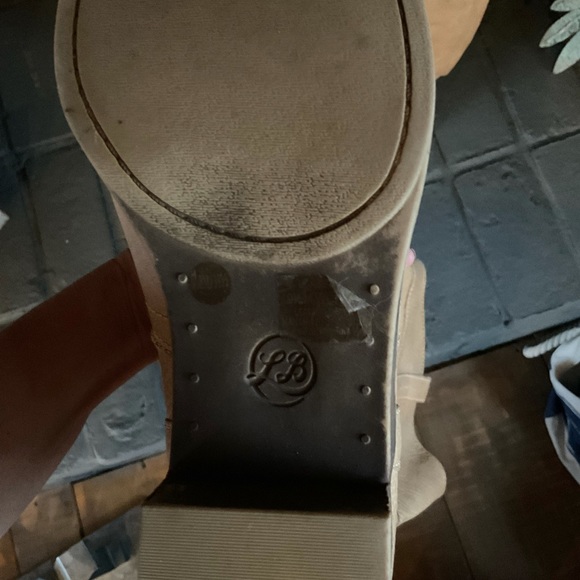 Lucky Brand, Women’s 9 1/2, Camel/Tan Color. - Picture 4 of 4
